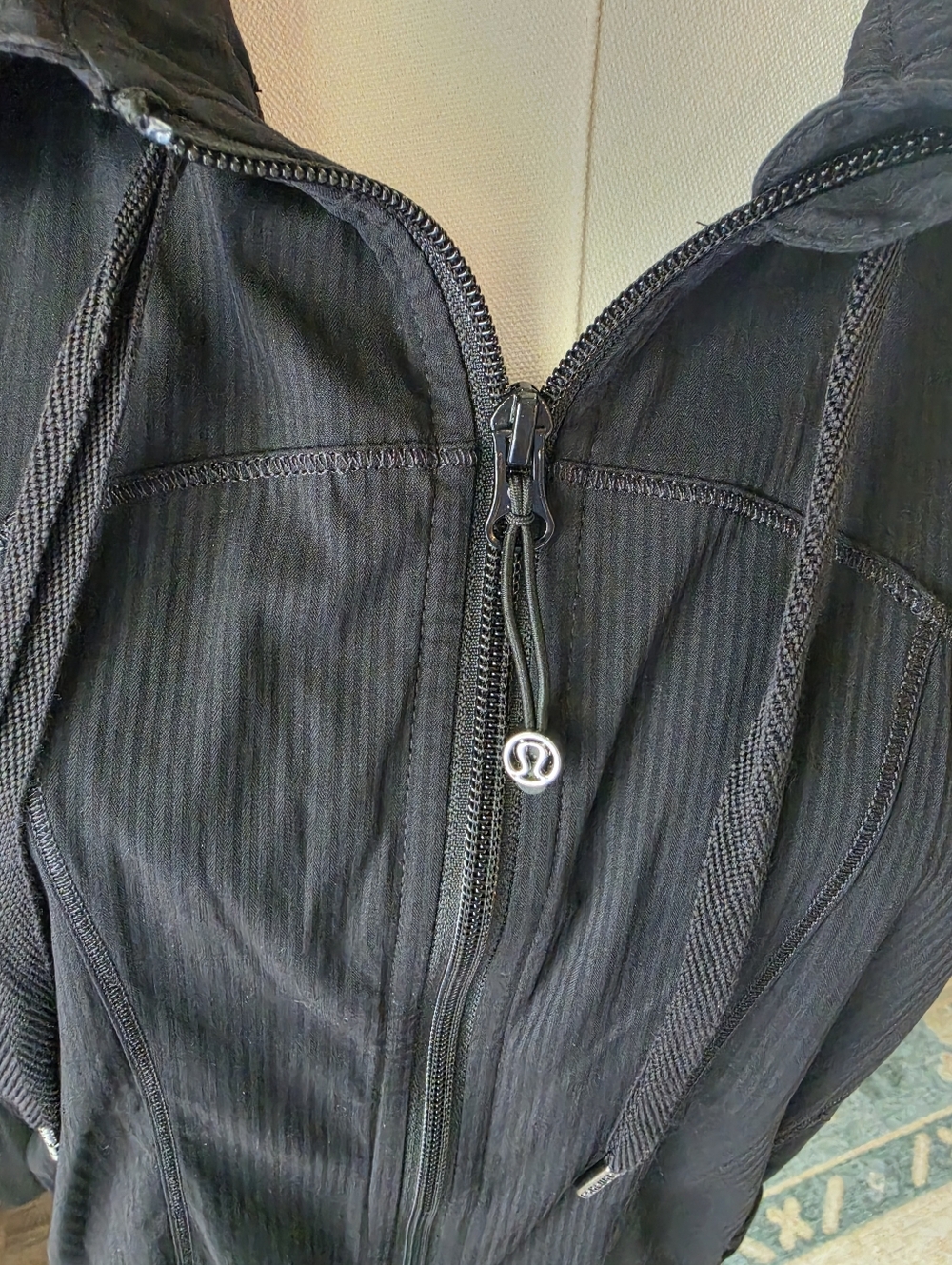 Lululemon Transition Jacket - Picture 6 of 10
